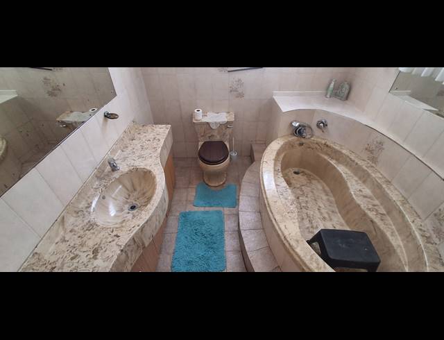6 BEDROOM HOUSE FOR SALE IN EVEREST HEIGHTS